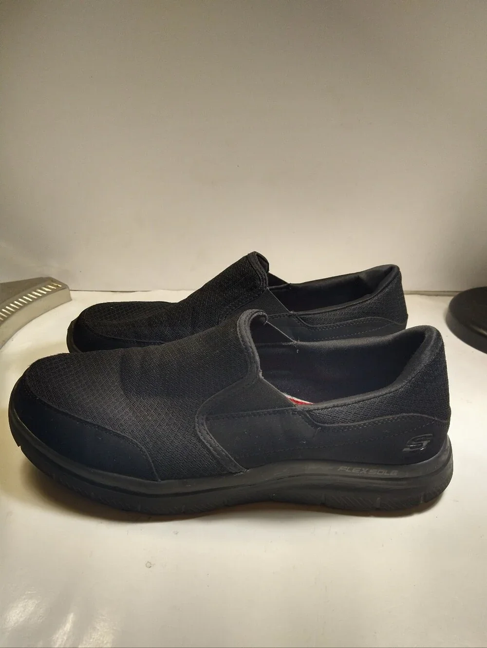 Skechers Work Black Slip Resistant Relaxed Fit Slip On Shoes Men's sz 11 (77048)